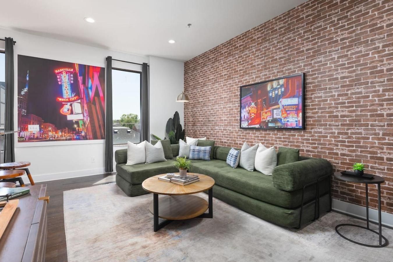 With Garage Parking - By Vanderbilt And Only 2 Miles To Downtown Nashville