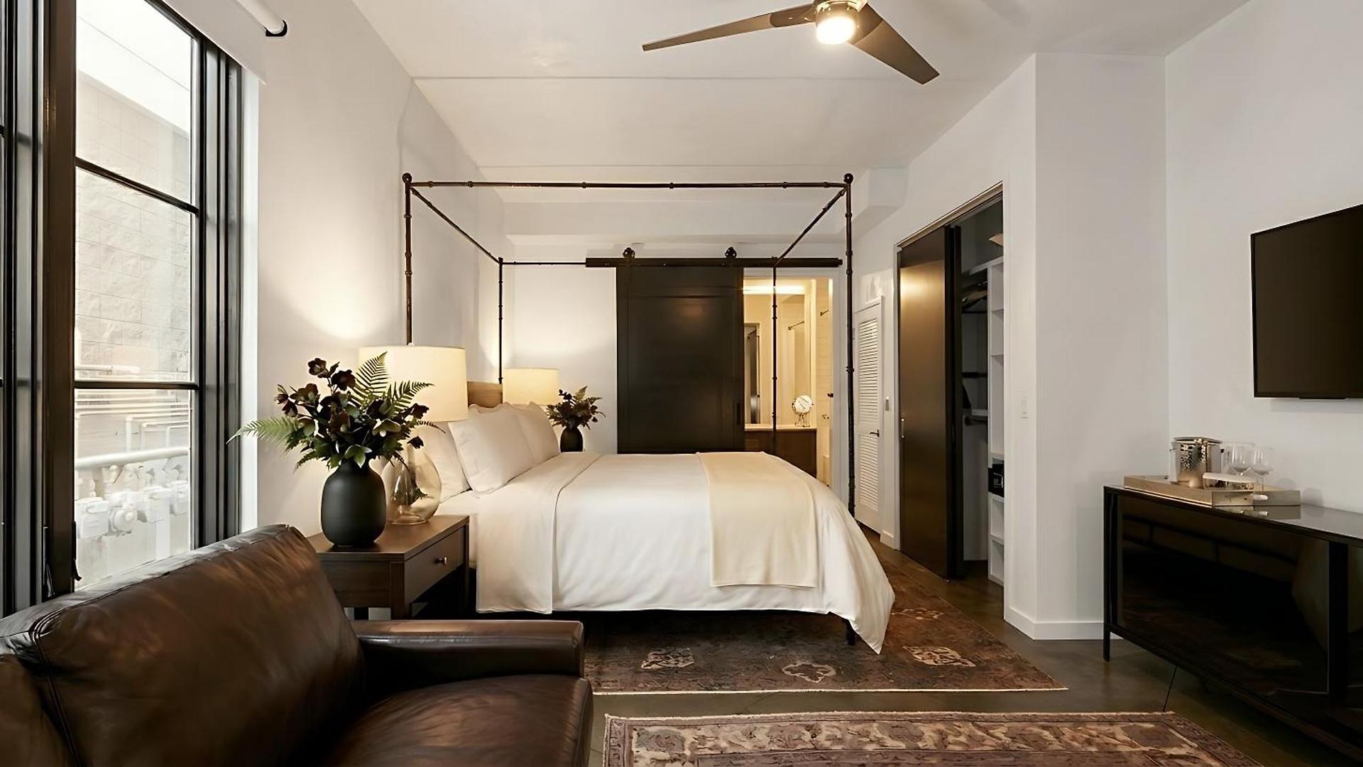 Hotel The 121