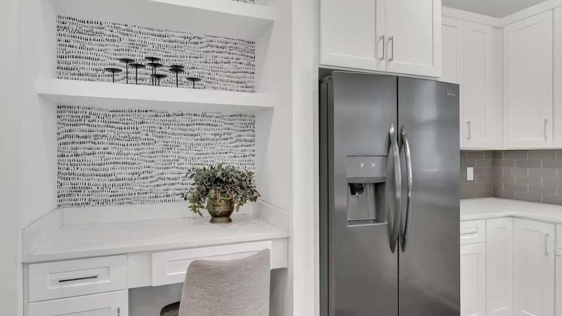Stylish Townhome W Rooftop Views Near Broadway *