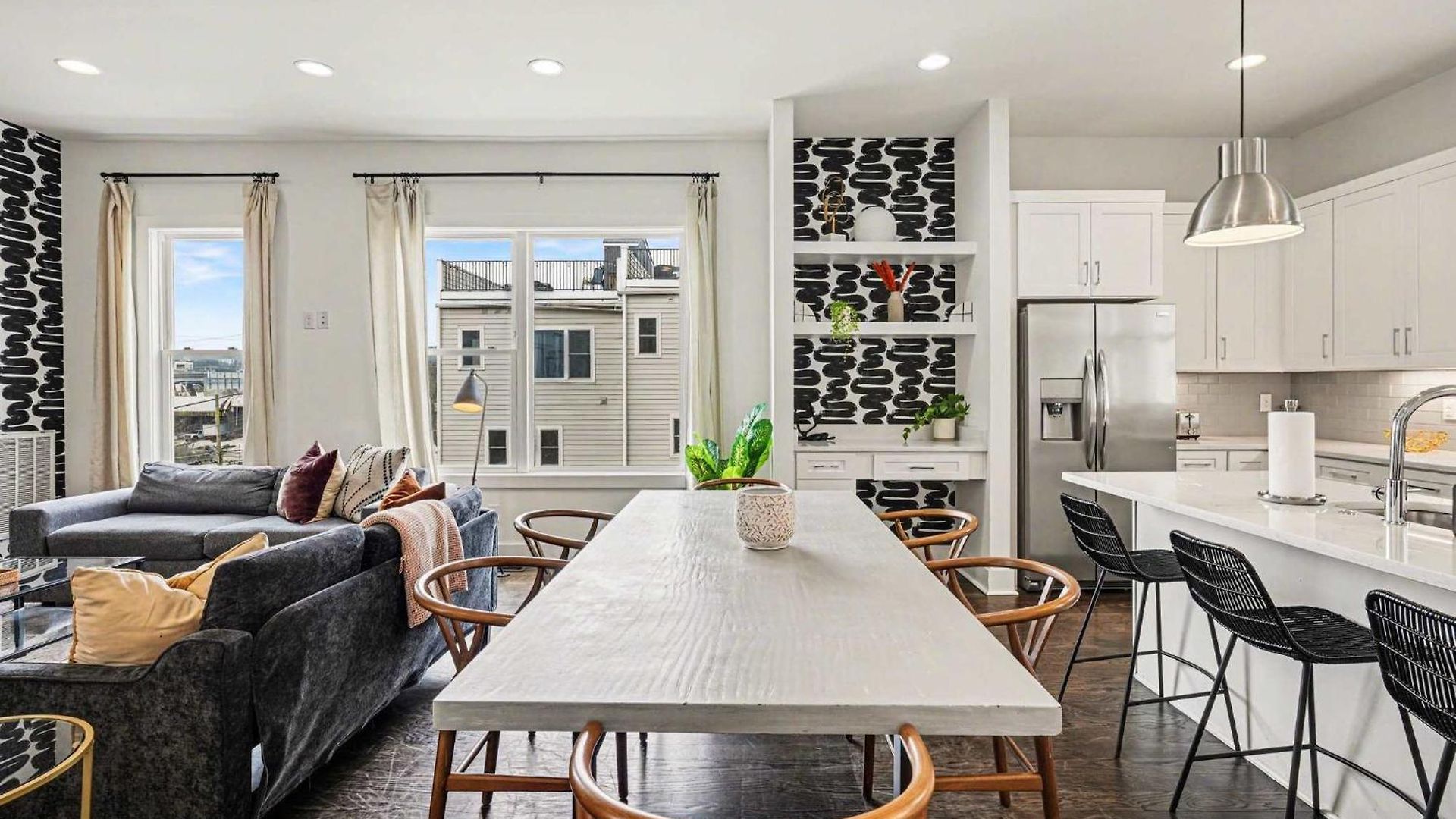 2 Trendy Townhomes W Rooftop Views Near Broadway *