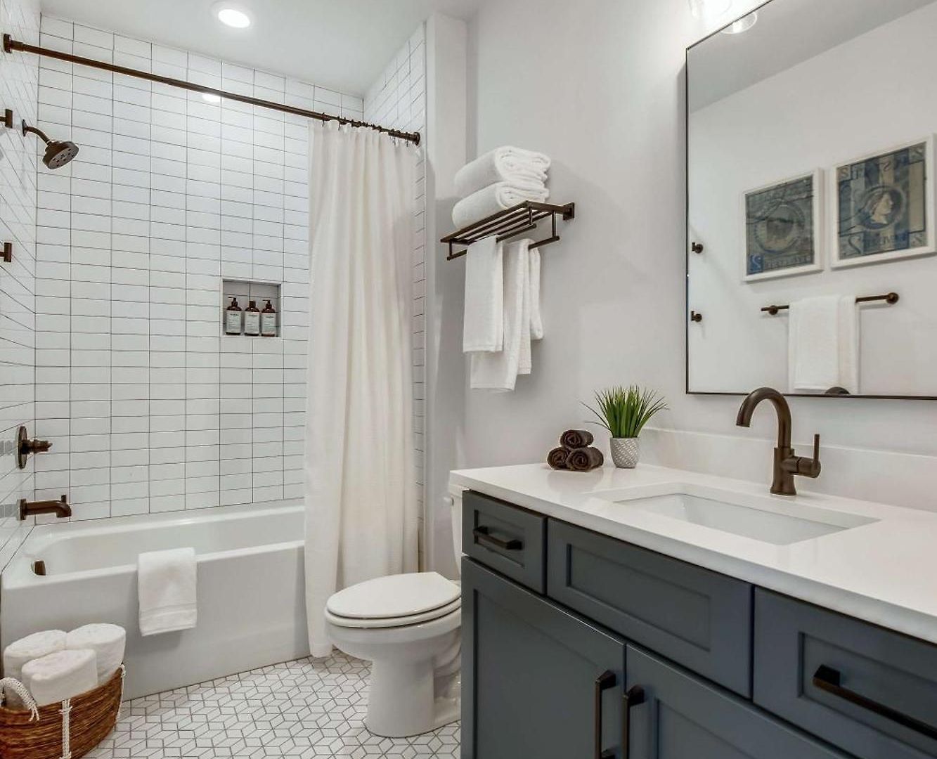 Holiday home Two Beautiful Luxury Renovations Near Downtown
