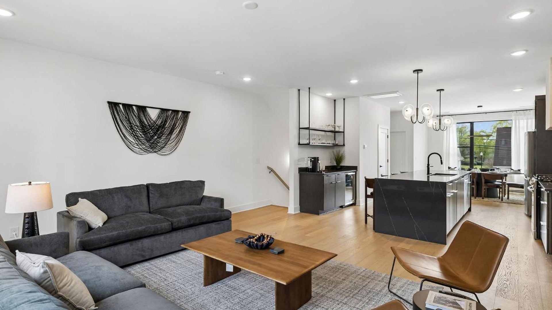 Trendy Townhouse Rooftop Hot Tub & Fireplace * Nashville
