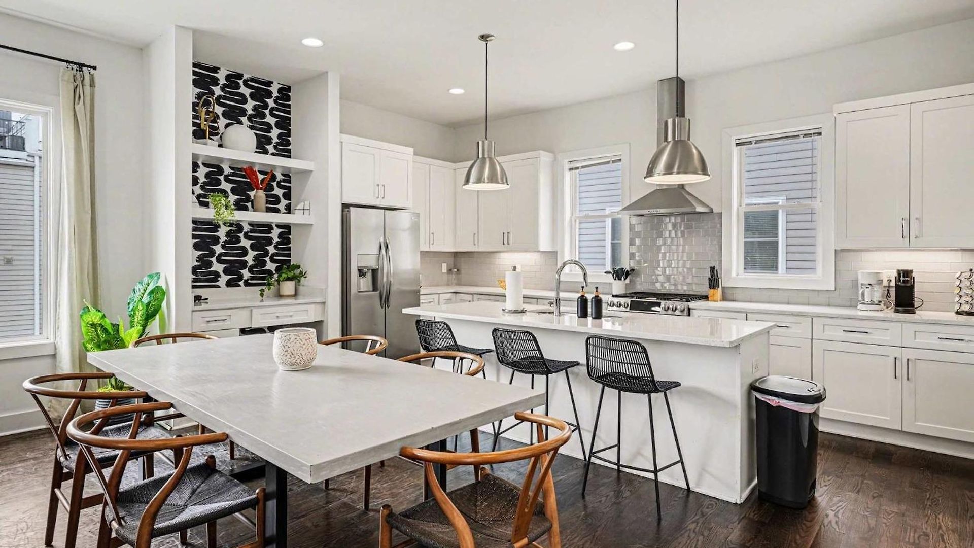 2 Trendy Townhomes W Rooftop Views Near Broadway Holiday home *