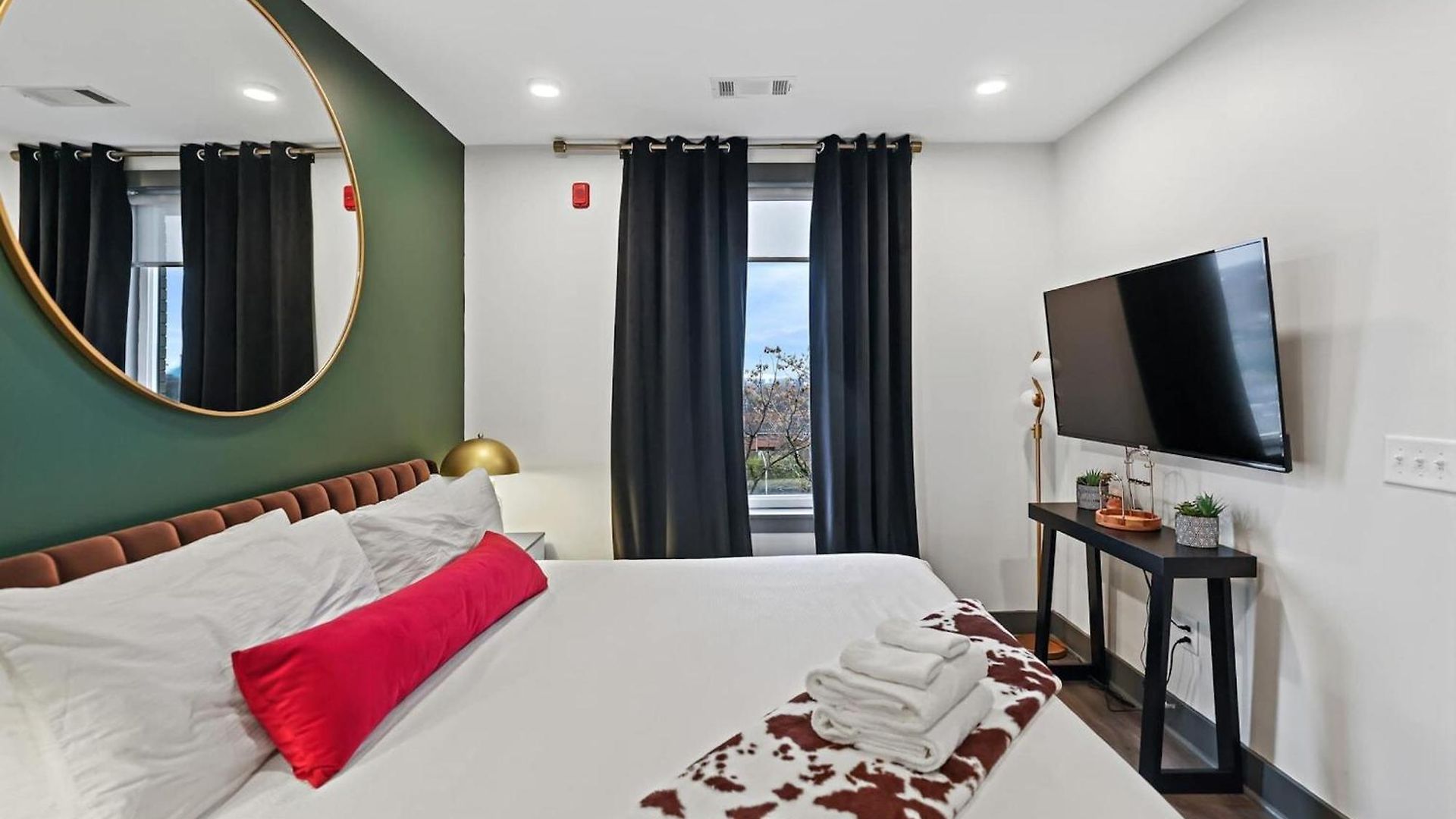 Modern For 6 With Rooftop & Gym Near Dt Holiday home