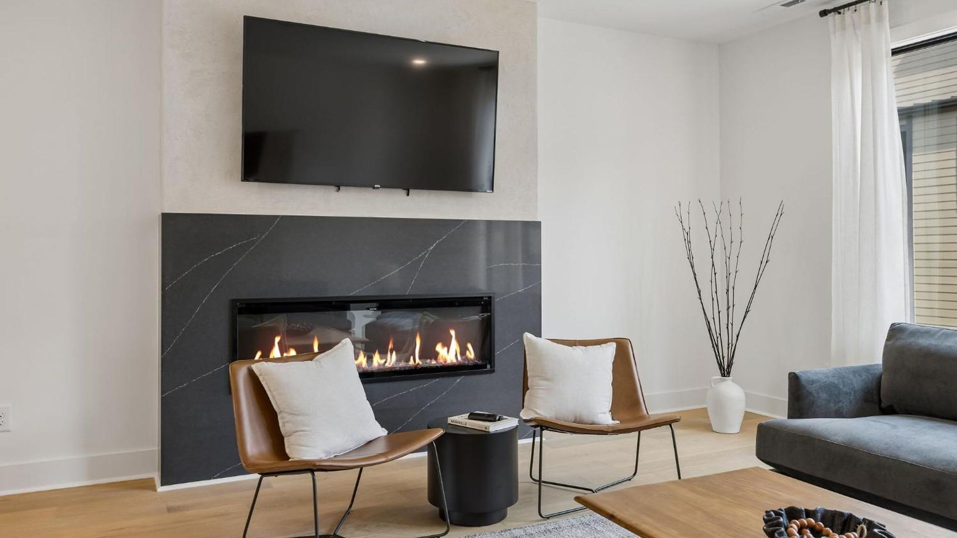 Elegant Townhome Rooftop Hot Tub & Fireplace Holiday home