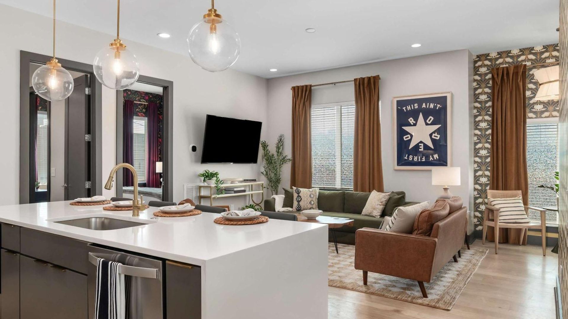 The Wild Rose House - Brand New - Skyline Views *