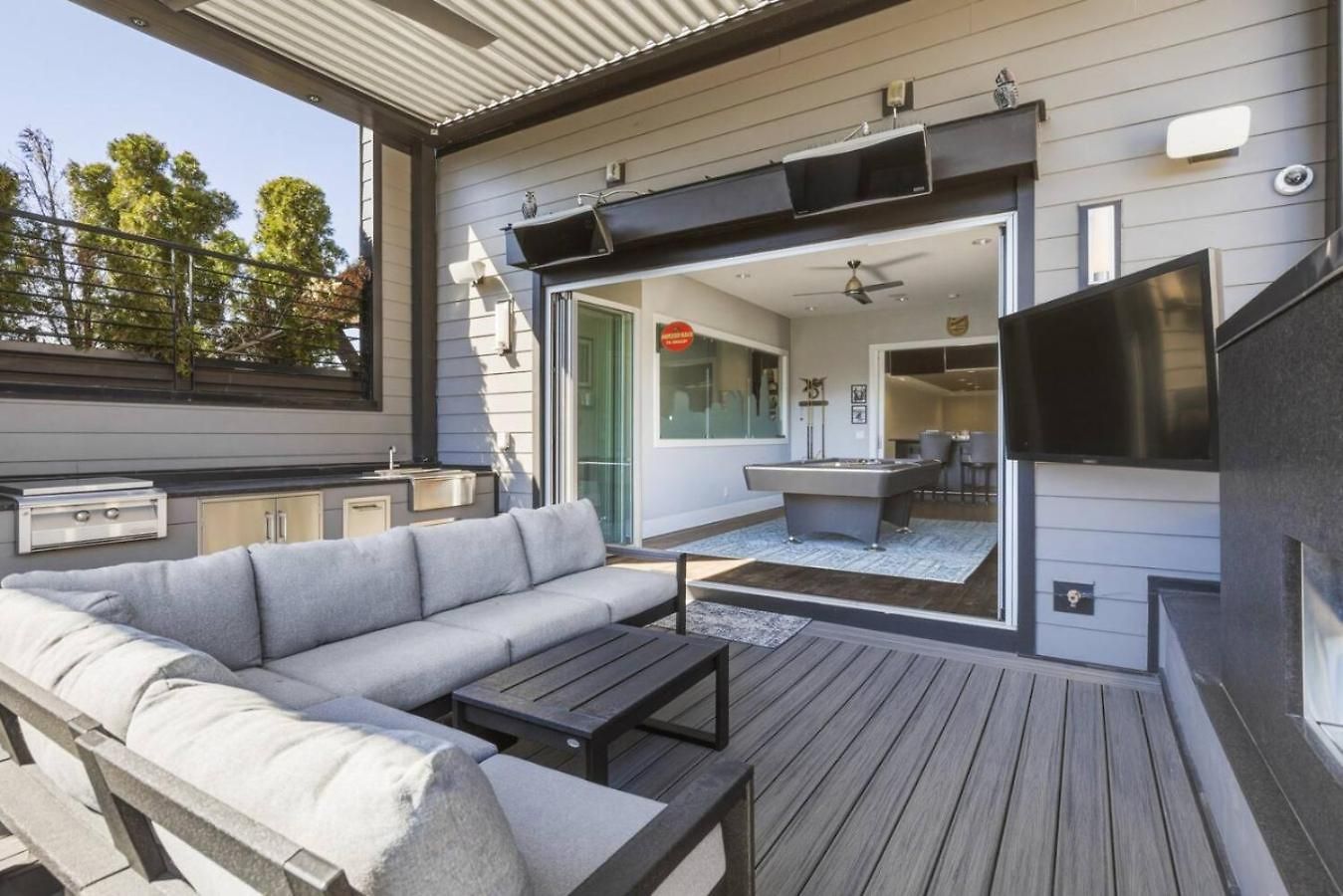 Germantown Stunner With A Skyline View Rooftop And Private Garage *