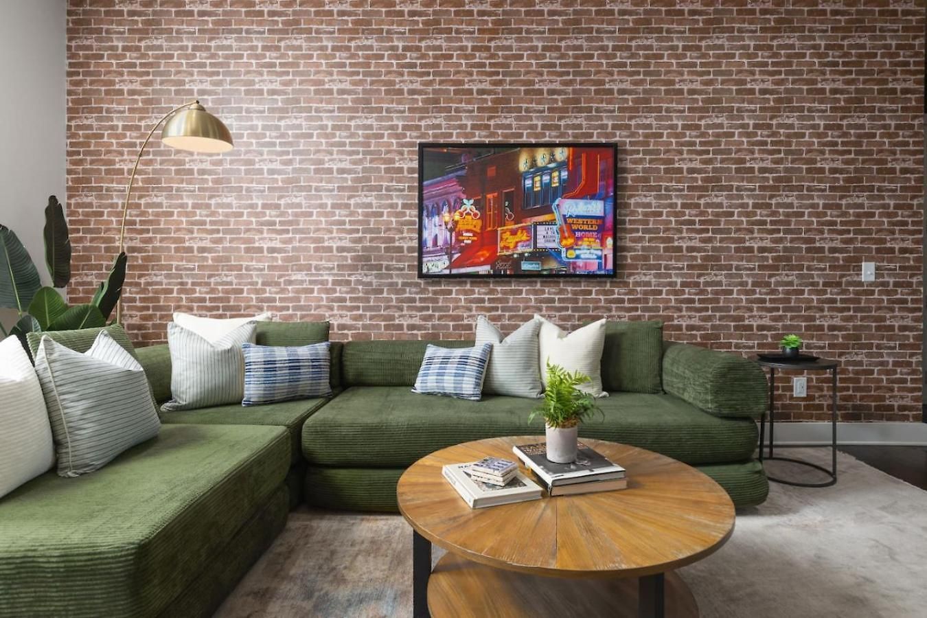 With Garage Parking - By Vanderbilt And Only 2 Miles To Downtown Nashville