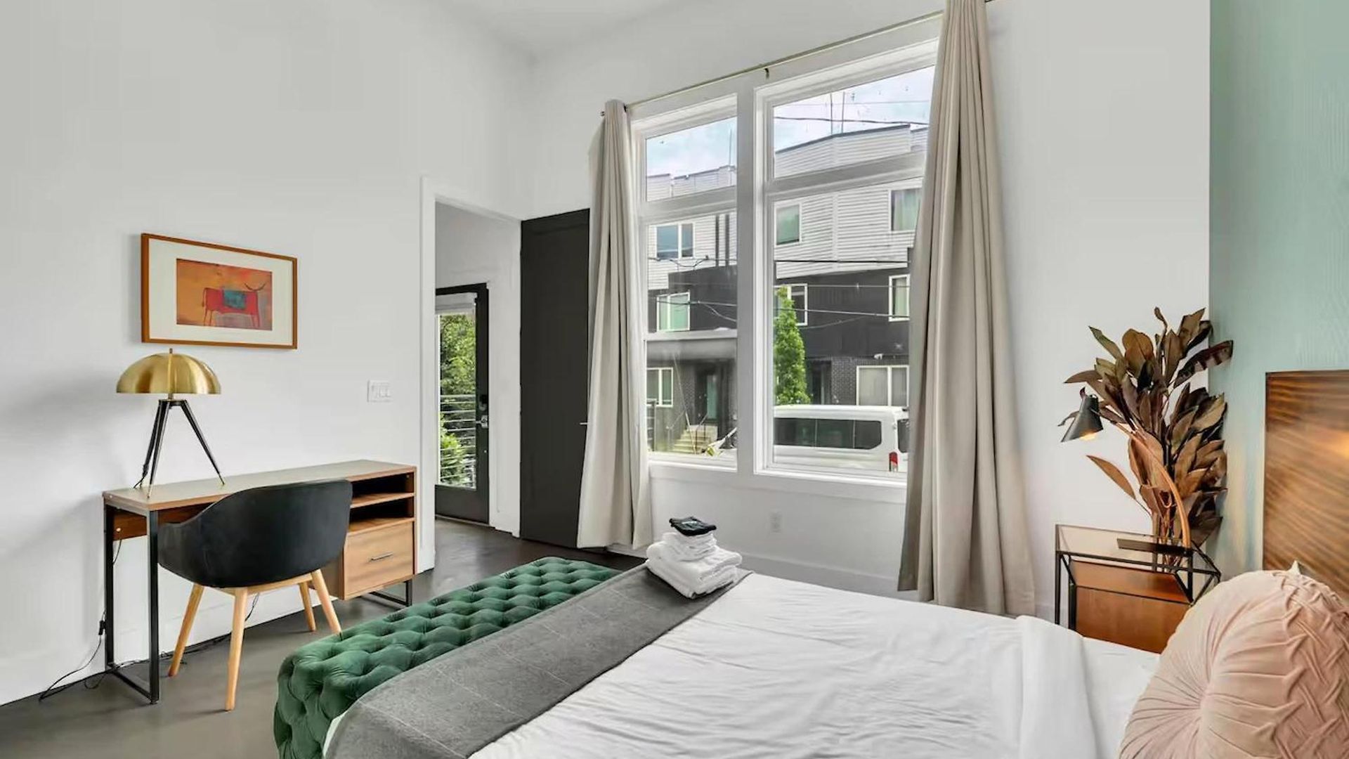 Holiday home Stylish Townhome W Rooftop Views Near Broadway