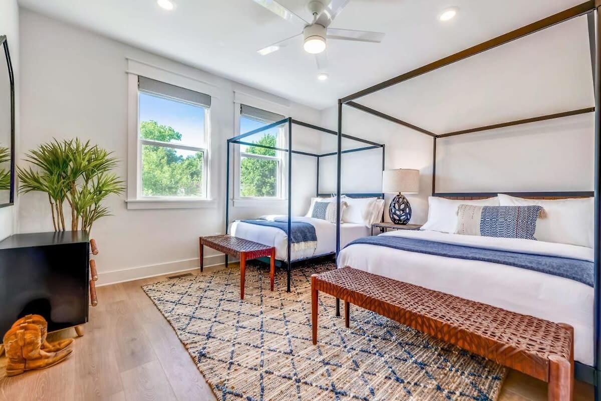 Beautiful Luxury Renovation 5 Minutes To Downtown Holiday home *