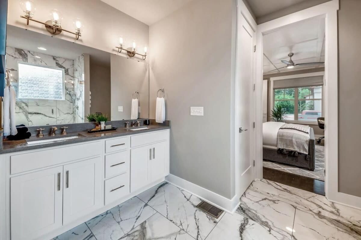 Private Single Family Luxury Hot Tub