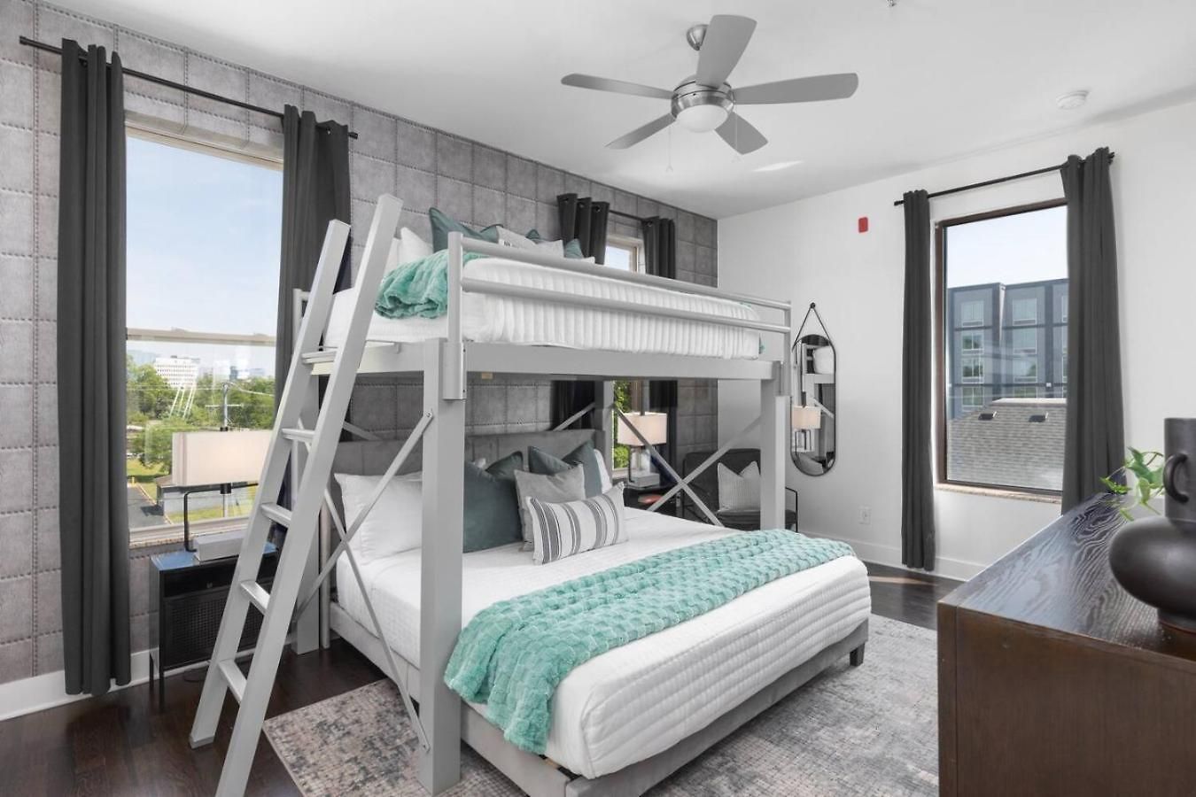 With Garage Parking - By Vanderbilt And Only 2 Miles To Downtown *