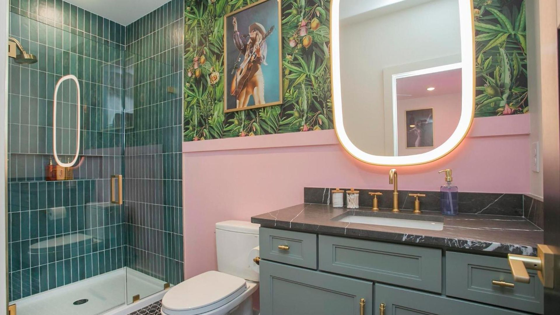 Bohemian Chic Hot Tub Sleeps 12 * Nashville