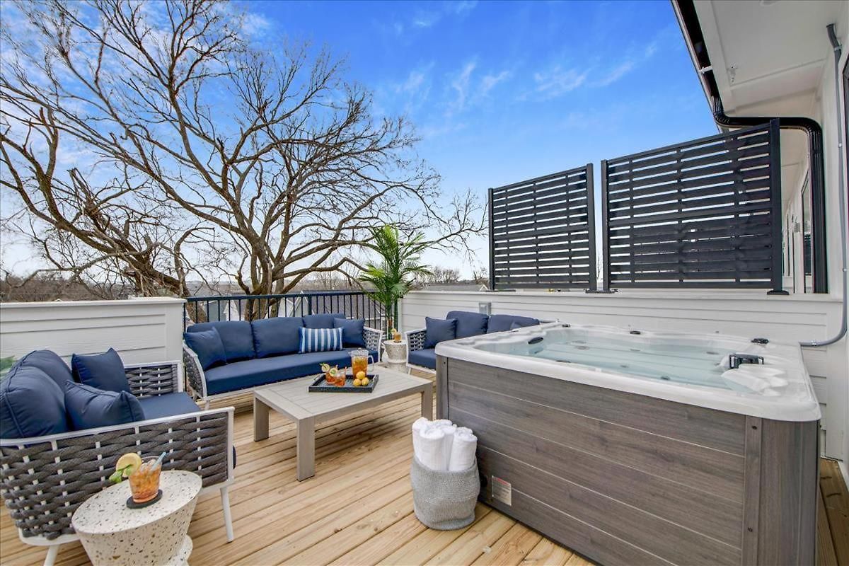 Beautiful New Townhome Hot Tub Holiday home Nashville