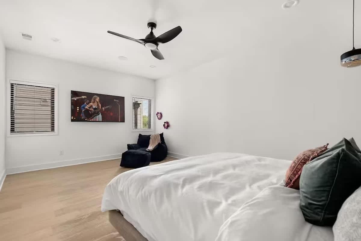 Modern Palette - Private Patio - Mins To Broadway Holiday home