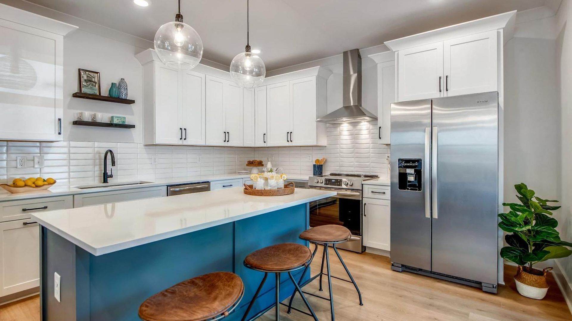 Two Beautiful Luxury Renovations Near Downtown Holiday home