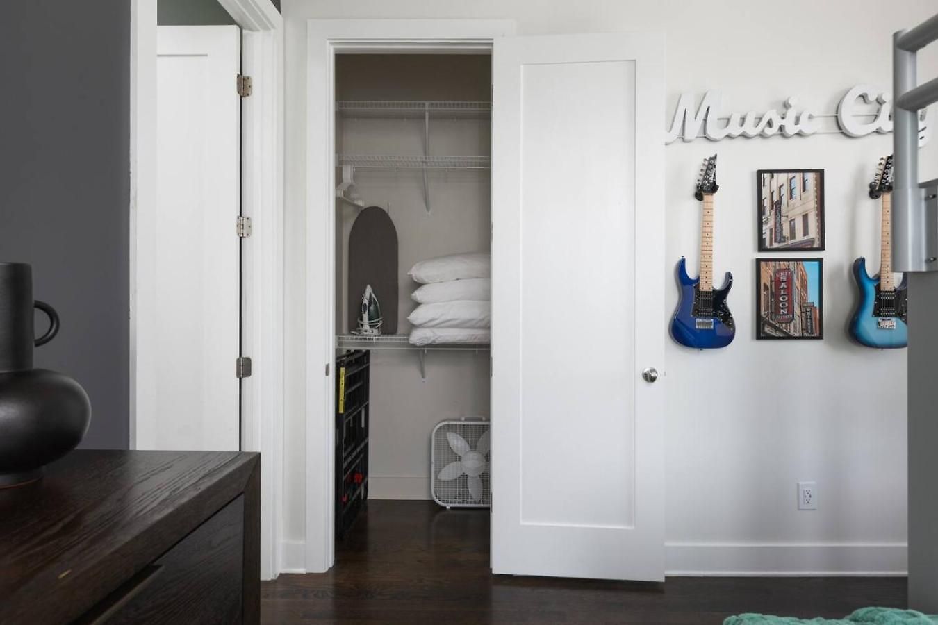 With Garage Parking - By Vanderbilt And Only 2 Miles To Downtown Holiday home