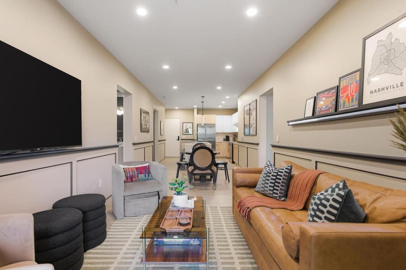 With Pool Balcony And Garage Walk To Downtown Broadway Nashville