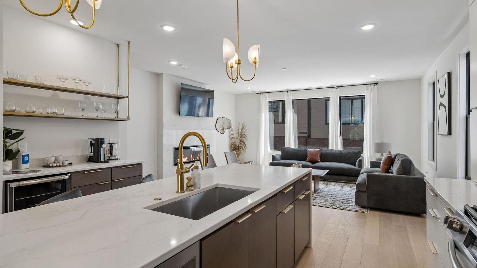 Luxury Townhouse With Exclusive Rooftop Hot Tub Holiday home