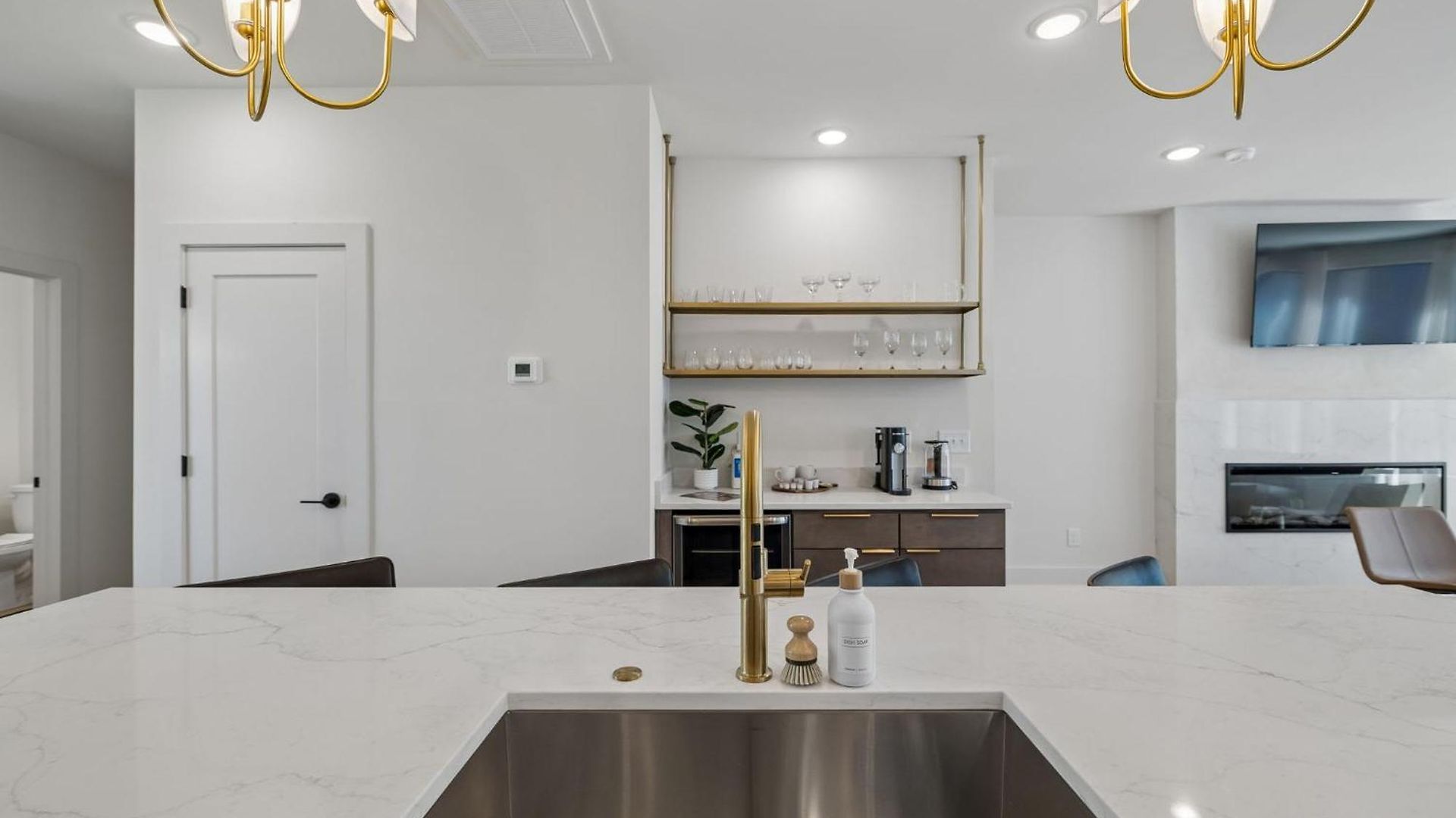 Luxury Townhouse With Exclusive Rooftop Hot Tub Holiday home *