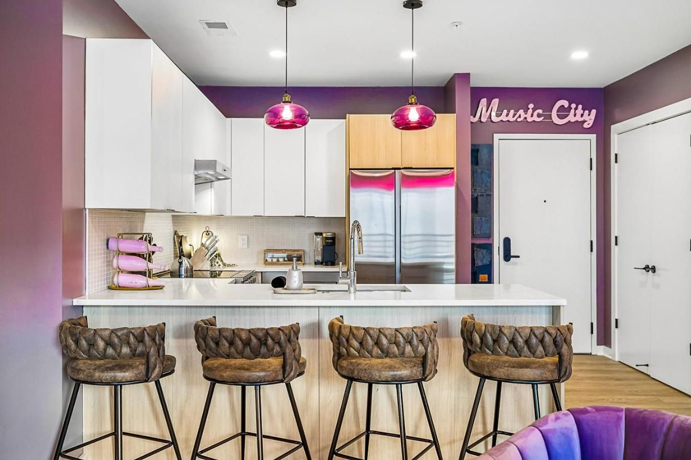Walk To Broadway From The Hidden Gem With Pool Gym And Holiday home Nashville