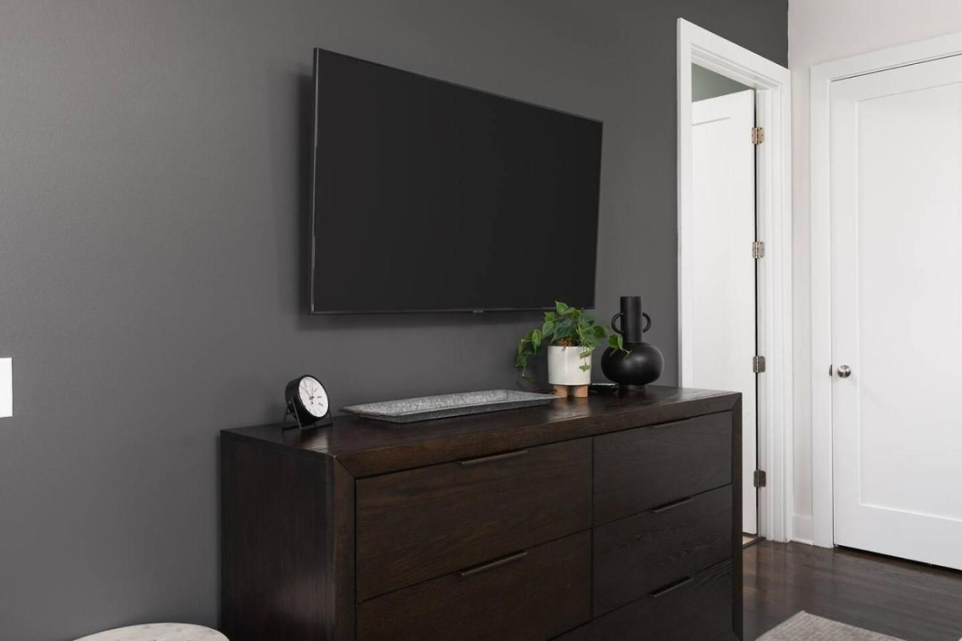With Garage Parking - By Vanderbilt And Only 2 Miles To Downtown *