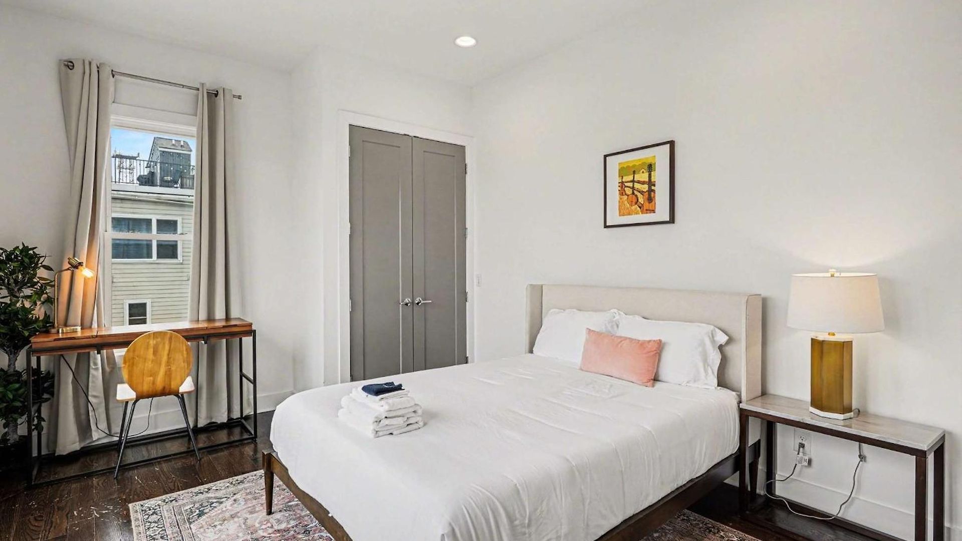 2 Stylish Townhomes W Rooftop Views Near Broadway