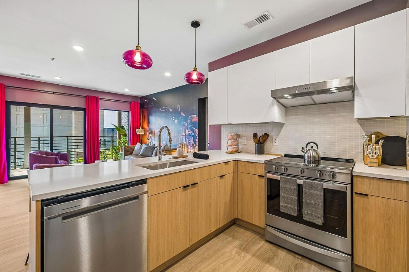 Walk To Broadway From The Hidden Gem With Pool Gym And Holiday home *