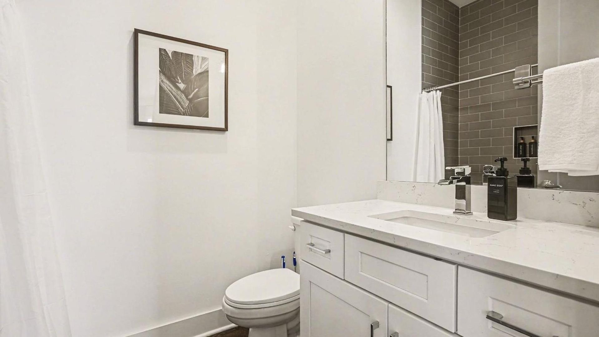 Holiday home 2 Stylish Townhomes W Rooftop Views Near Broadway Nashville