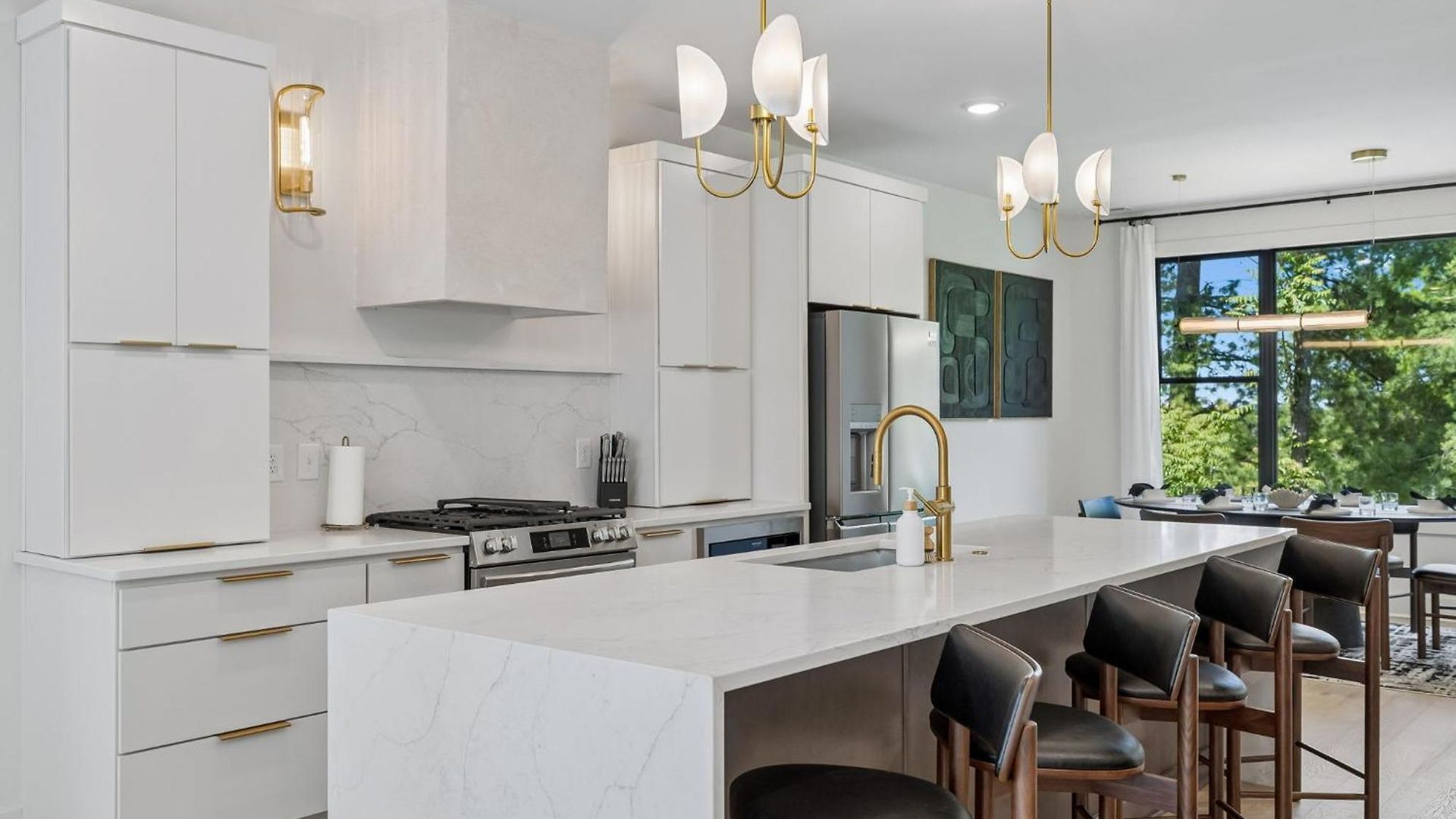 Luxury Townhouse With Exclusive Rooftop Hot Tub Holiday home *