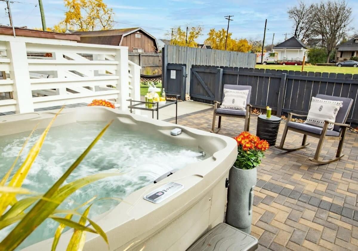 Private Single Family Luxury Hot Tub
