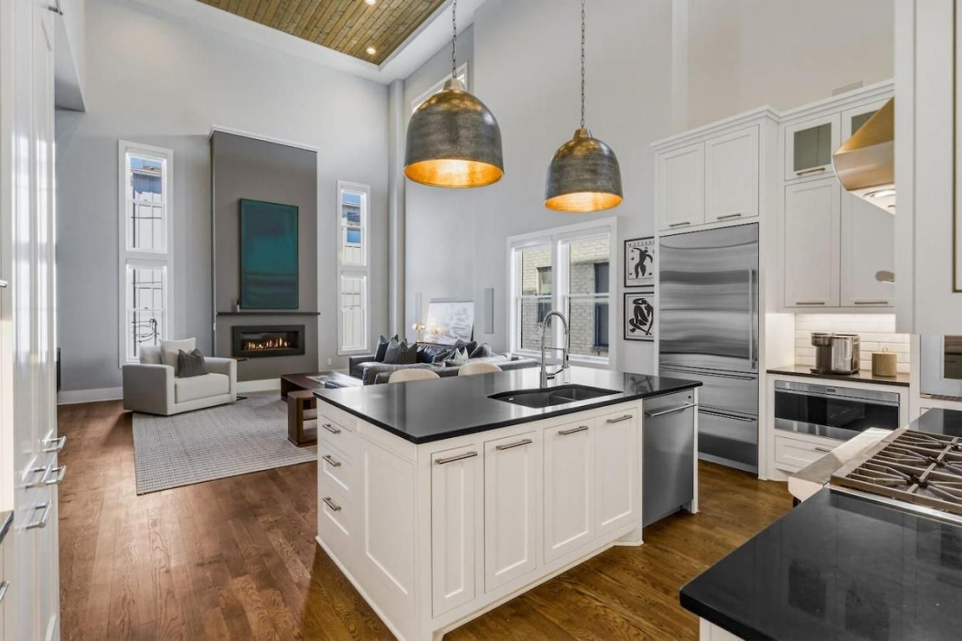 Germantown Stunner With A Skyline View Rooftop And Private Garage *