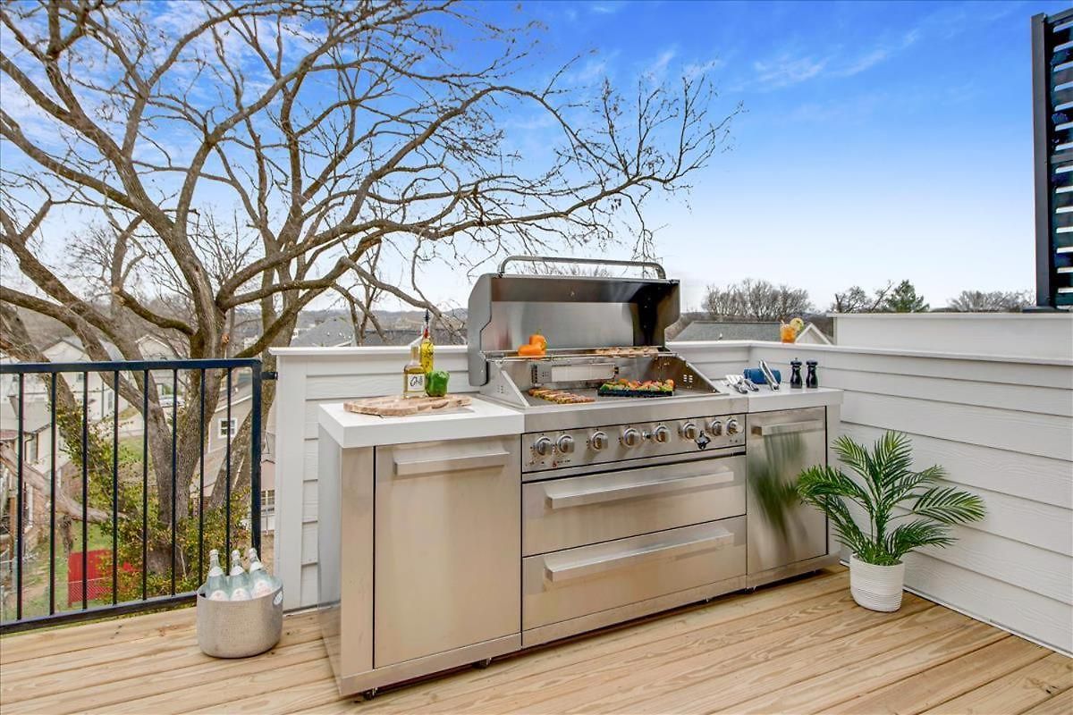 Modern Southern Townhomes Private Hot Tub Holiday home