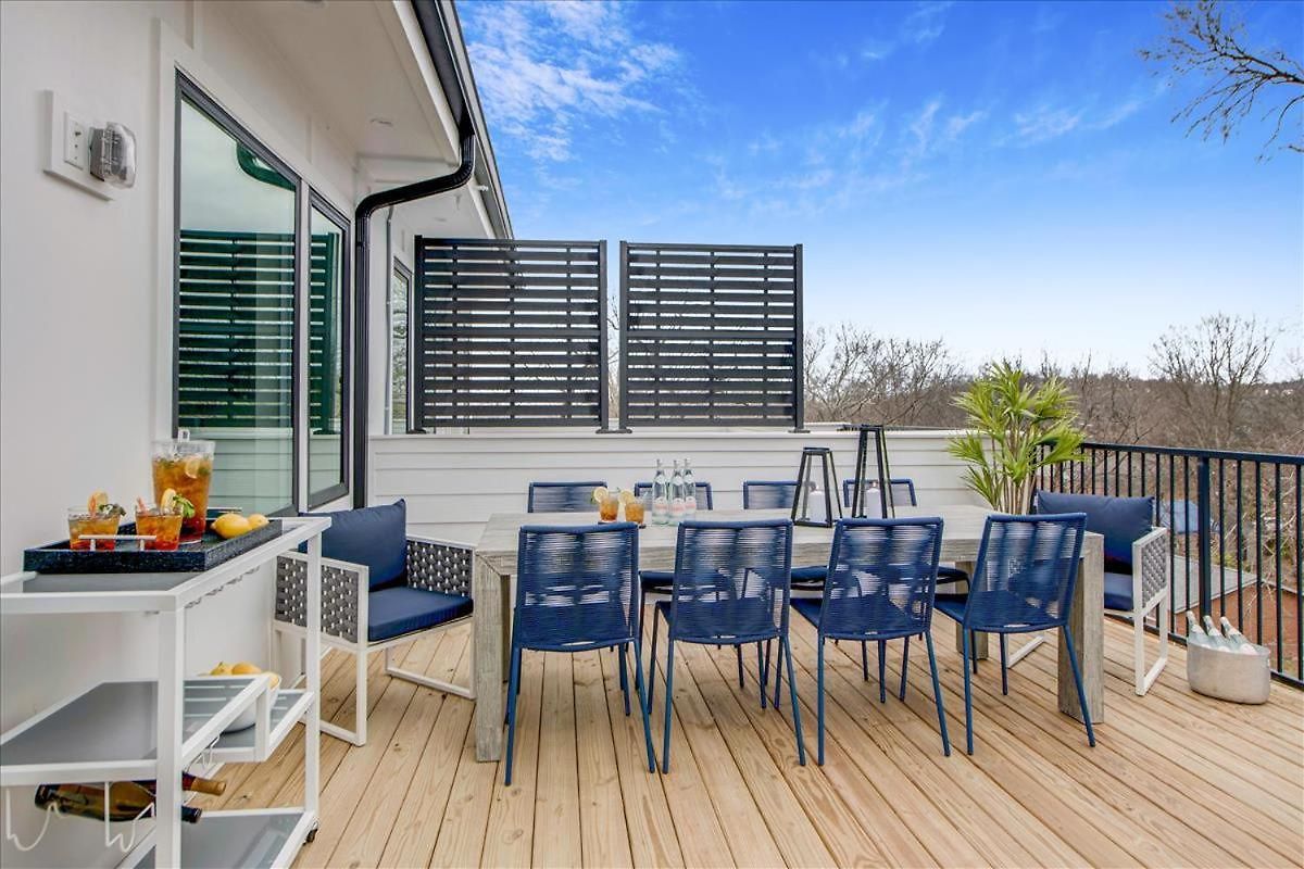 Niche Getaway Balcony Nashville