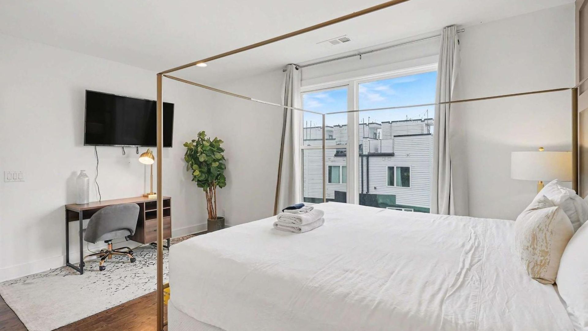 2 Modern Townhomes W Rooftop Views Near Broadway *
