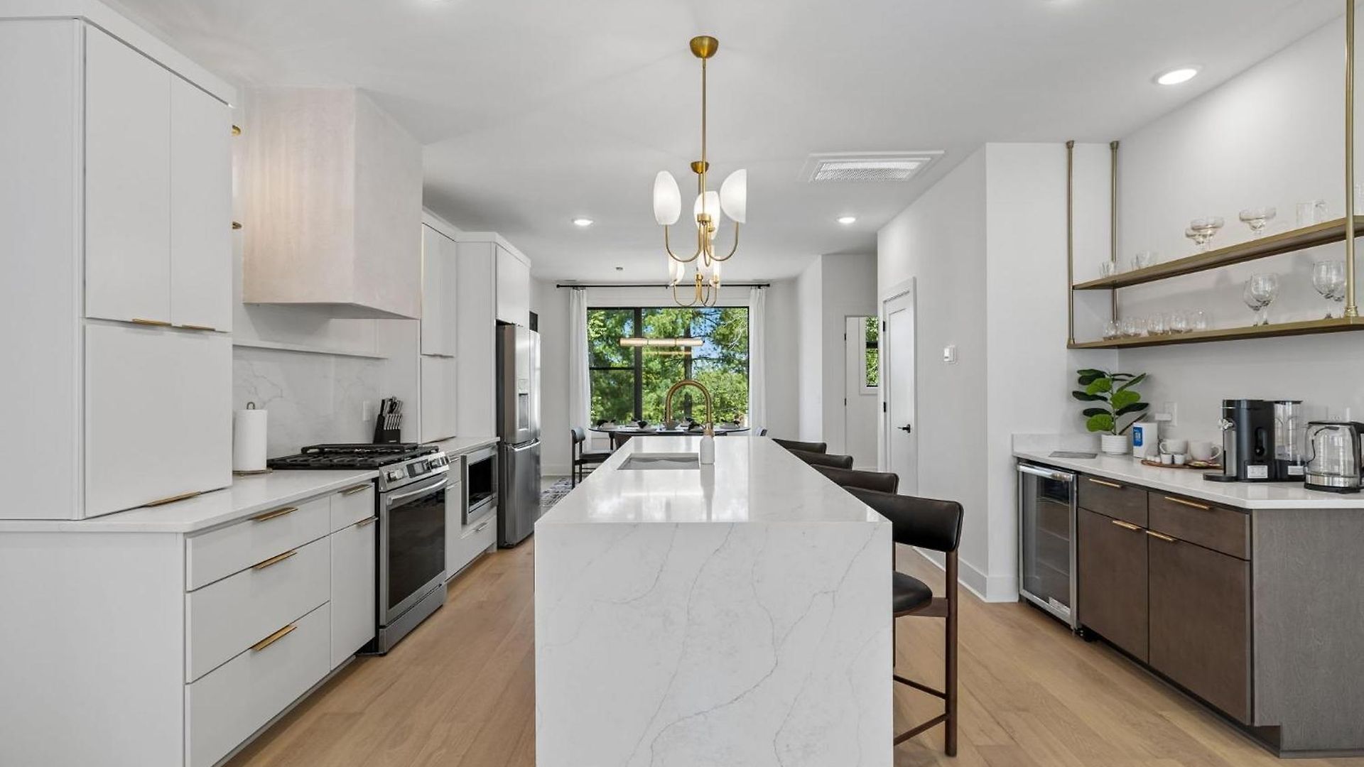 Luxury Townhouse With Exclusive Rooftop Hot Tub Holiday home *