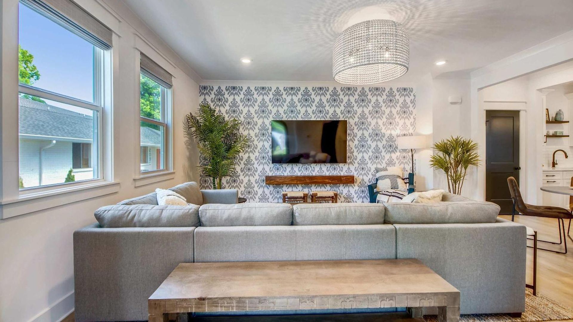 Holiday home Two Beautiful Luxury Renovations Near Downtown