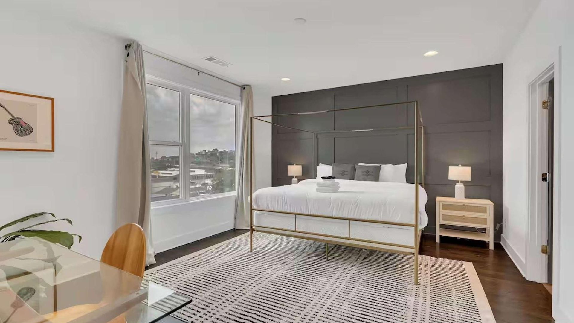 Holiday home Stylish Townhome W Rooftop Views Near Broadway