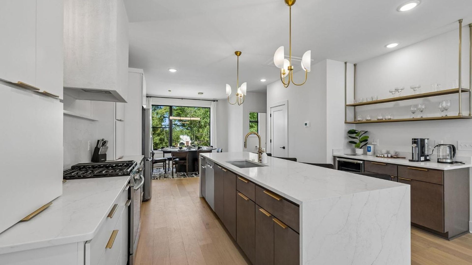 Luxury Townhouse With Exclusive Rooftop Hot Tub *