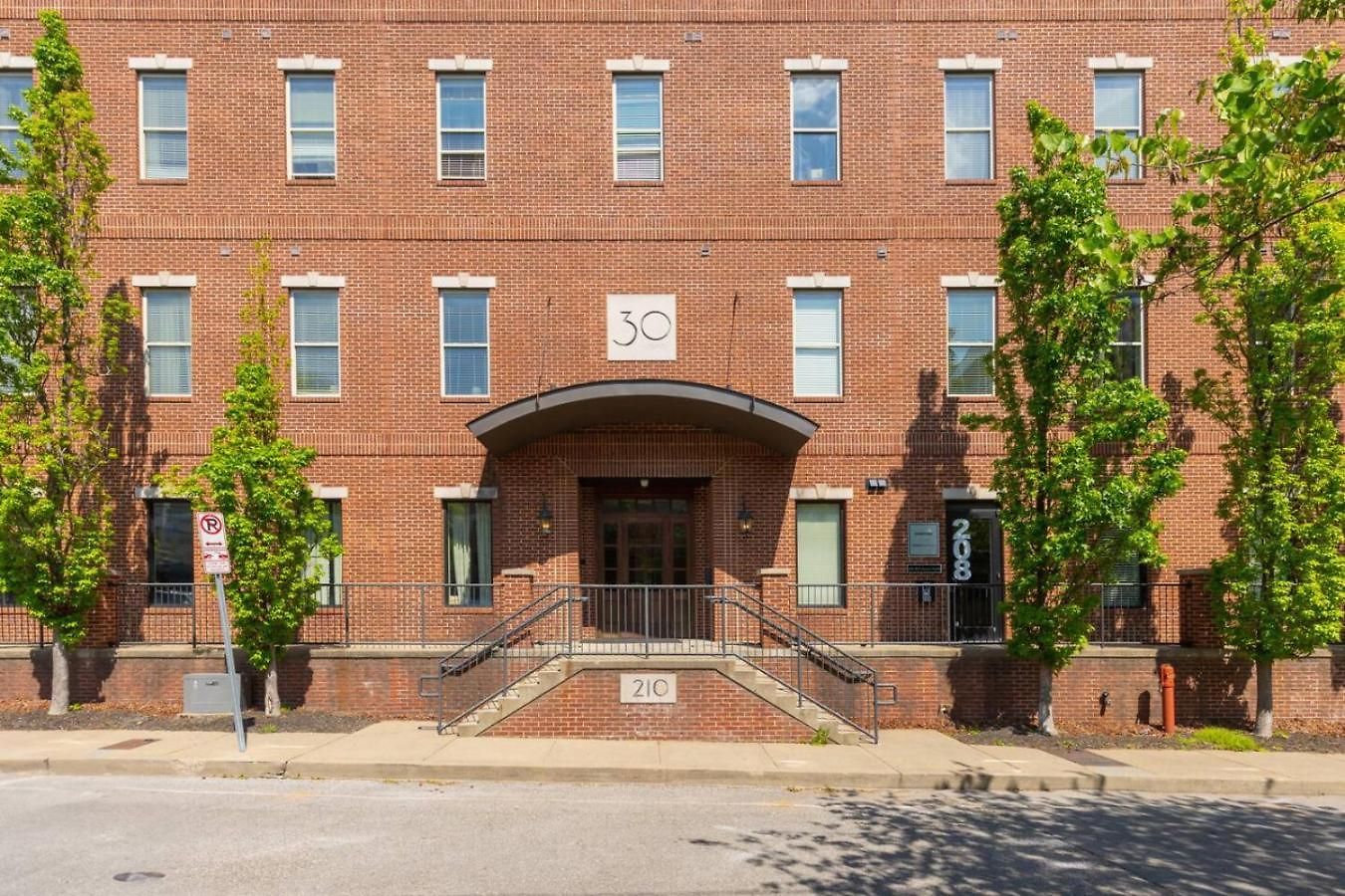 With Garage Parking - By Vanderbilt And Only 2 Miles To Downtown Holiday home Nashville
