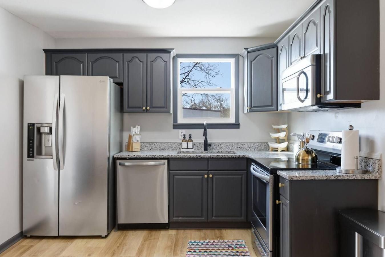 Amazing Backyard Only 2 Miles To Downtown With Sauna And Firepit *