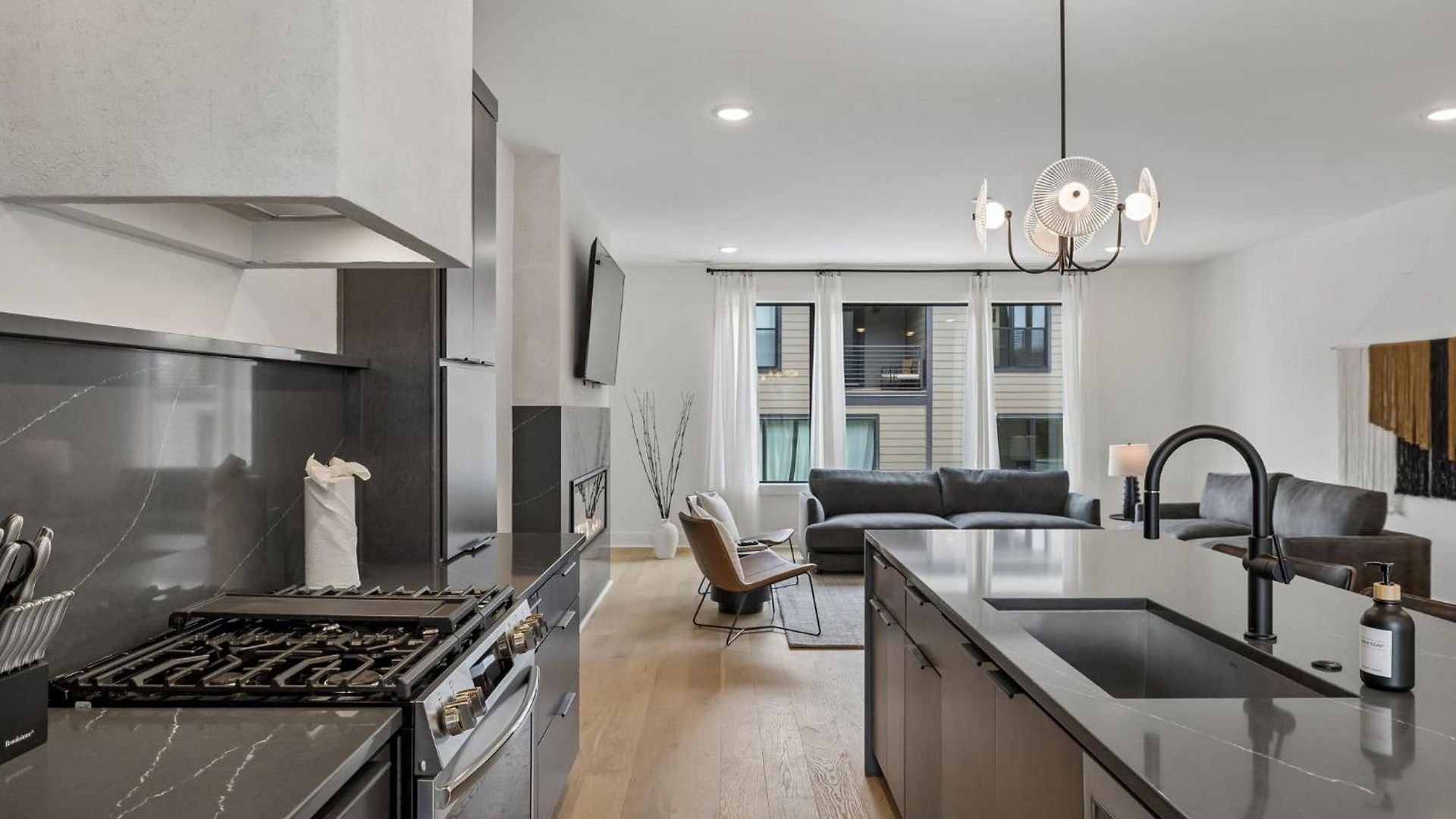 Holiday home Elegant Townhome Rooftop Hot Tub & Fireplace