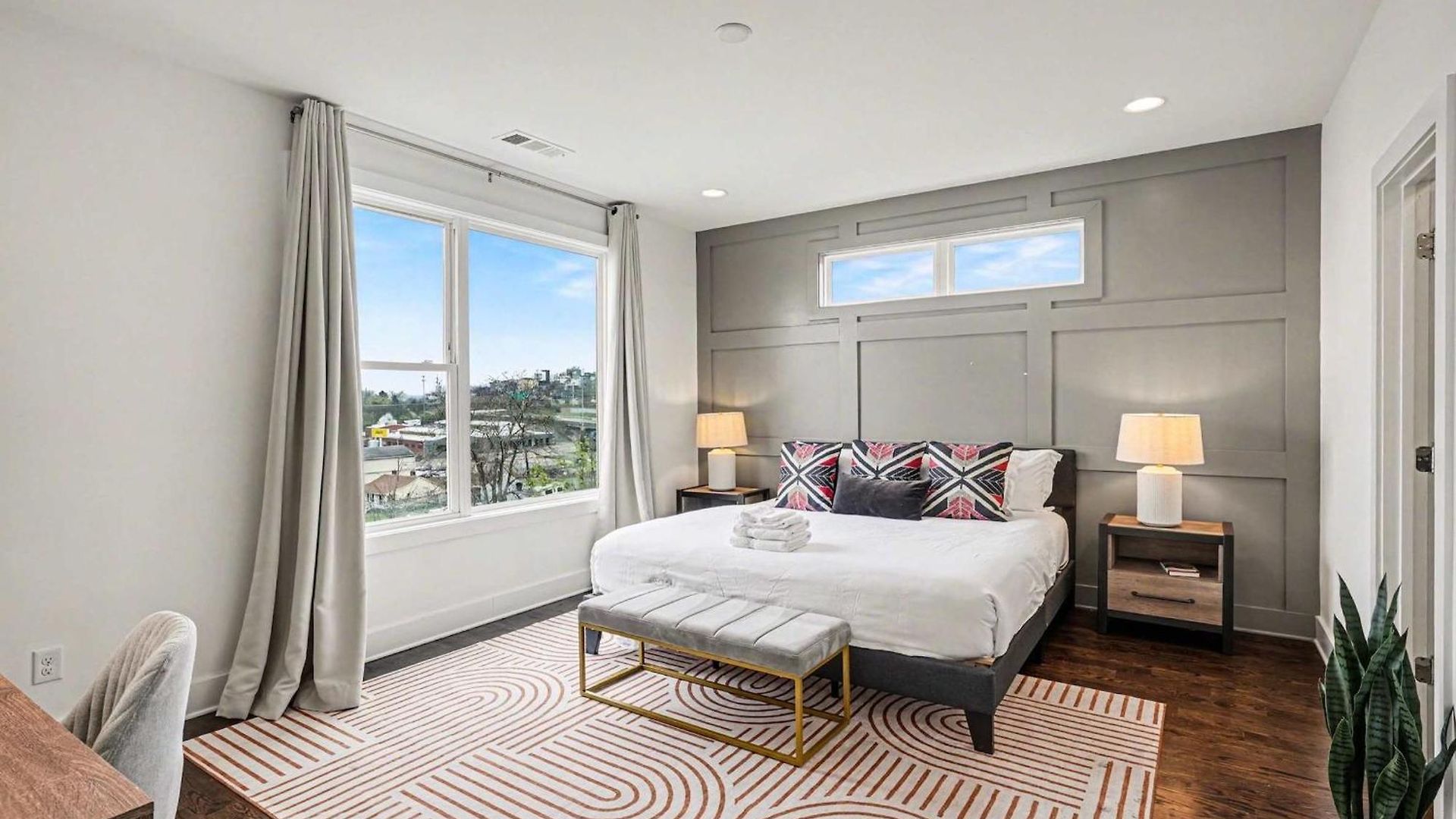 Holiday home Trendy Townhome W Rooftop Views Near Broadway