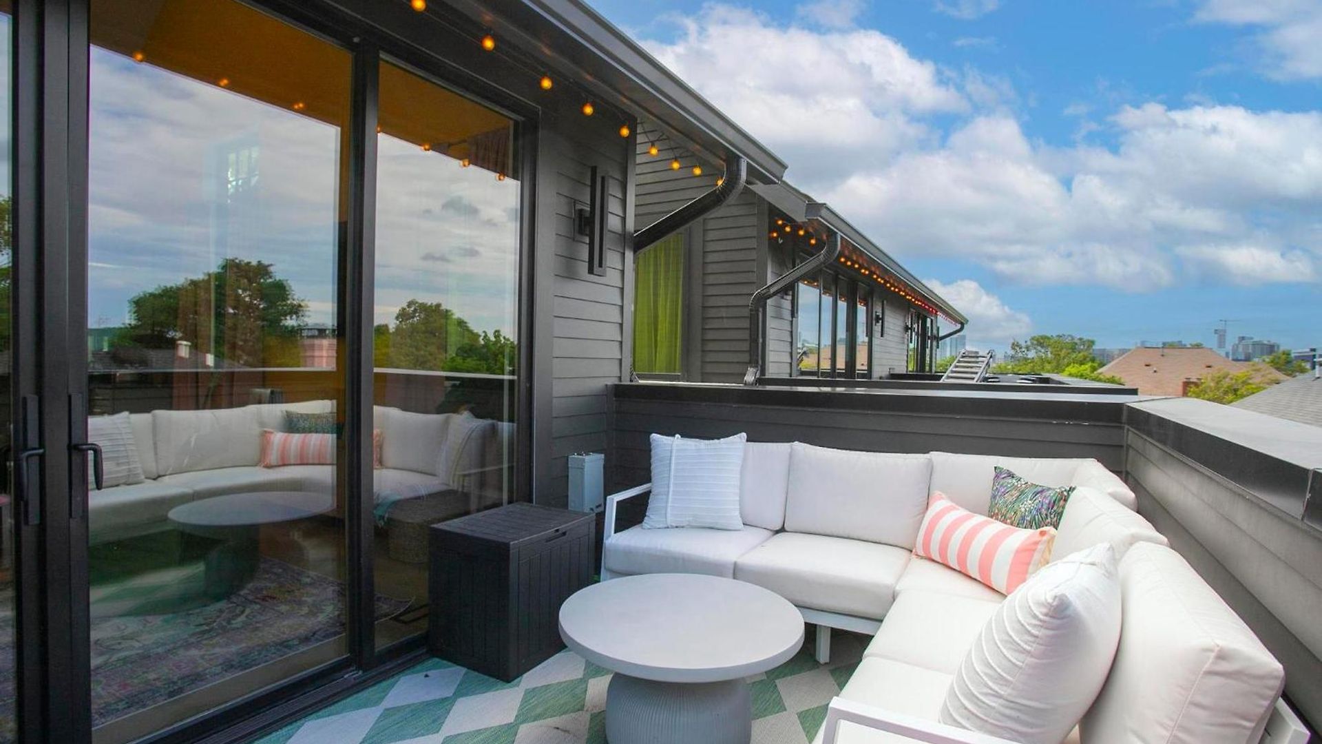 Bohemian Chic Hot Tub Sleeps 12 Holiday home *