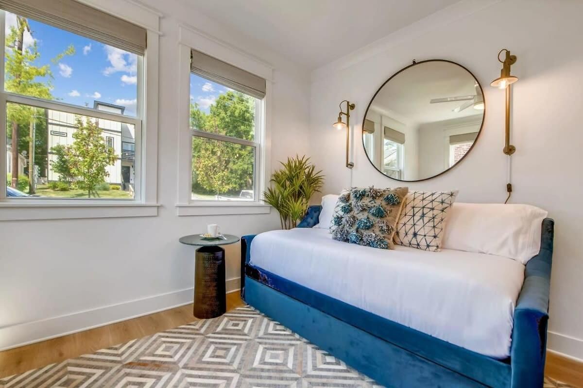 Holiday home Two Luxury Townhomes Near Five Points