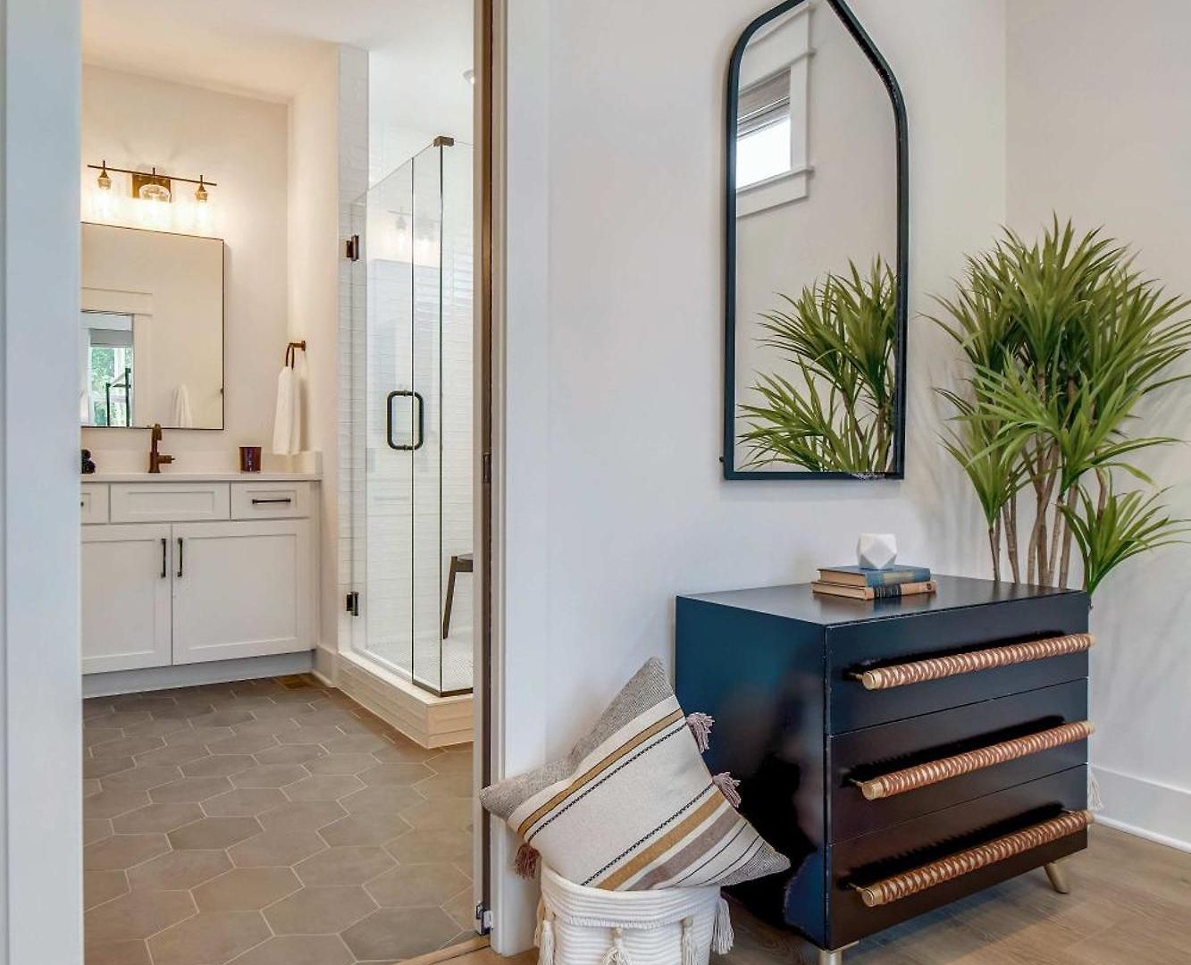 Two Beautiful Luxury Renovations Near Downtown Holiday home *