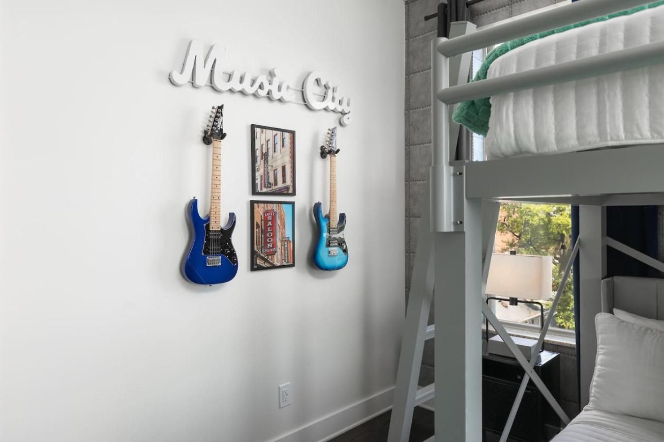 With Garage Parking - By Vanderbilt And Only 2 Miles To Downtown Nashville