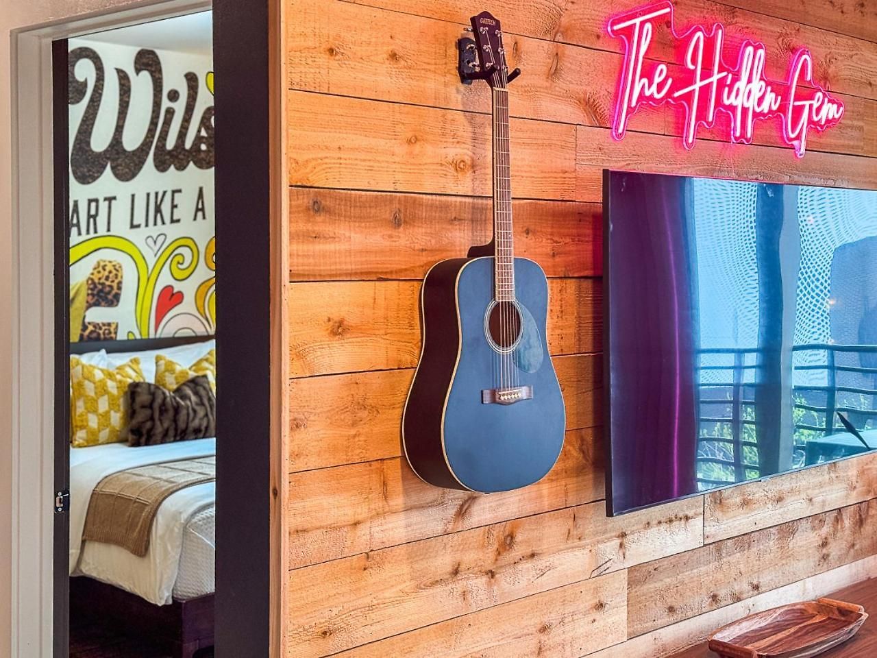 Walk To Broadway From The Hidden Gem With Pool Gym And Nashville