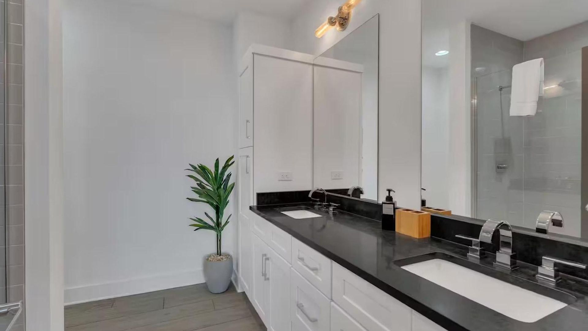 Holiday home Stylish Townhome W Rooftop Views Near Broadway
