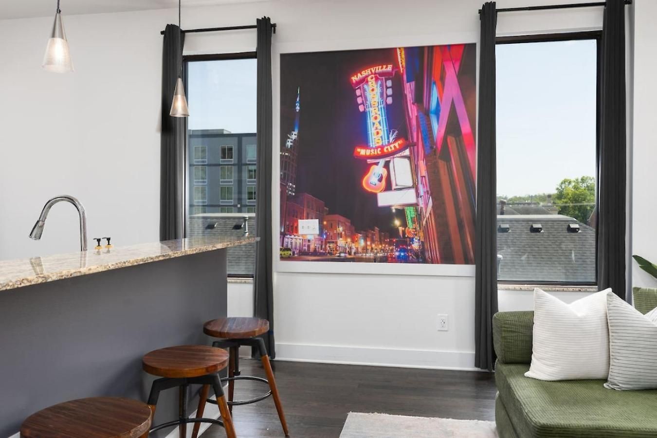 With Garage Parking - By Vanderbilt And Only 2 Miles To Downtown